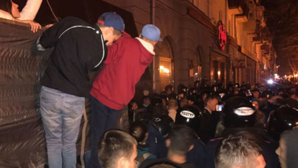 Жители города считают, что стройка перекрывает аварийный выход