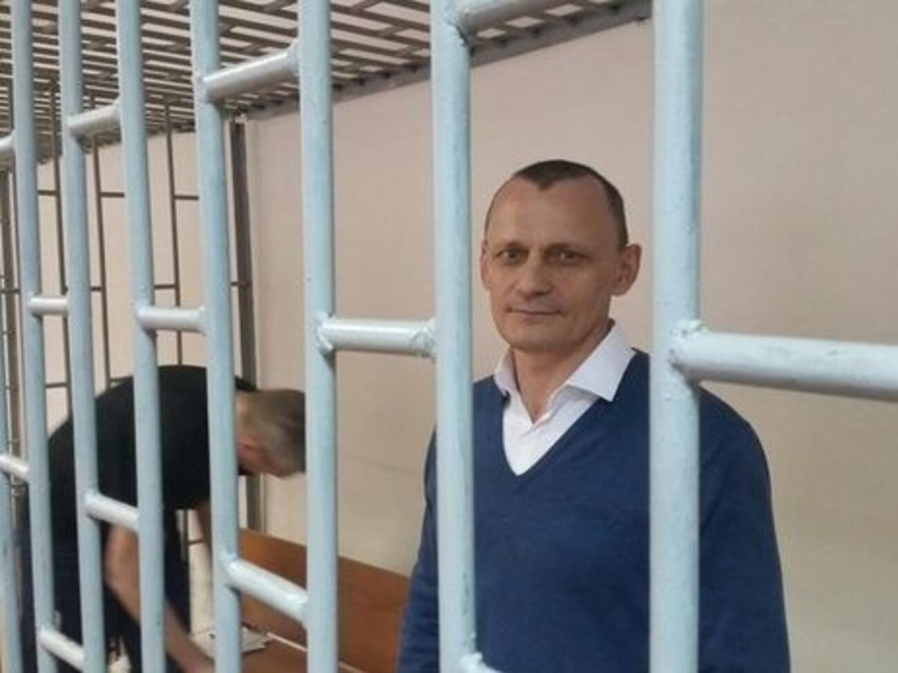Новіков: У Карпюка суворий режим, передачі й побачення обмежені навіть порівняно зі звичайними тюремними умовами
