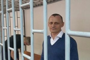 Новіков: У Карпюка суворий режим, передачі й побачення обмежені навіть порівняно зі звичайними тюремними умовами