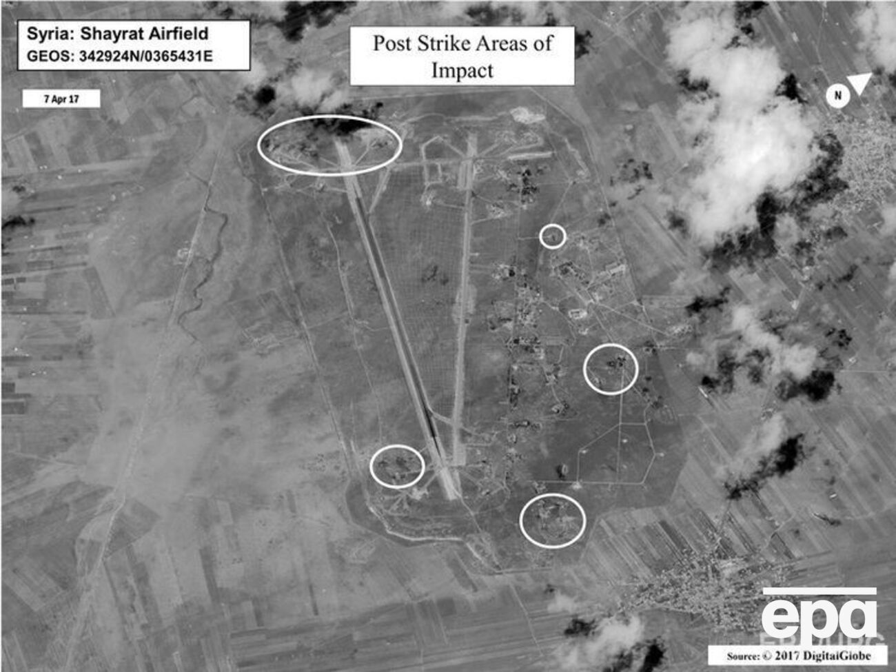 Спутниковая фотография, показывающая последствия ракетного удара по аэродрому Шайрат в Сирии