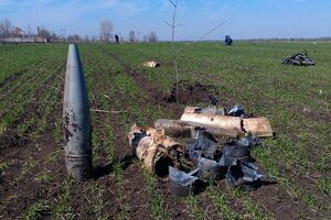 Пиротехники ликвидируют последствия пожара на арсенале боеприпасов в Балаклее