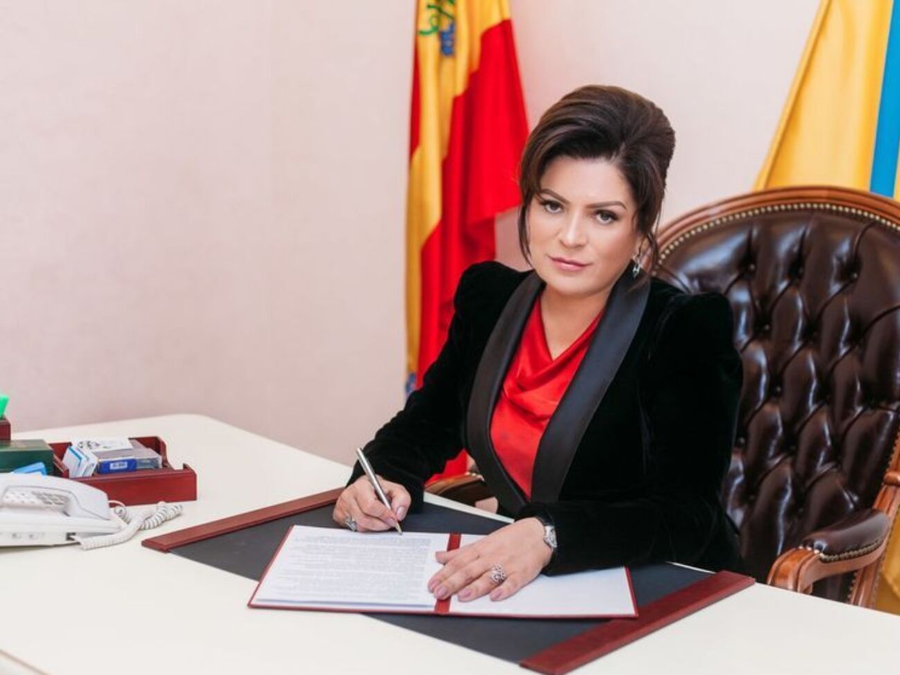 Гинак написала заявление в полицию на своего зама