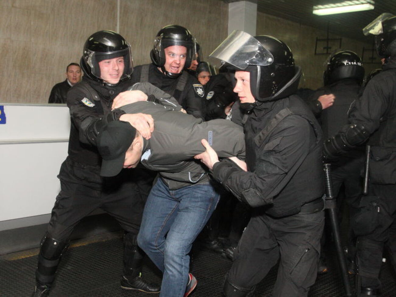 Полиция отработала действия во время блокирования толпой официальных делегаций