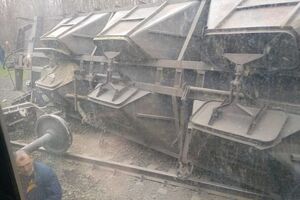 Вагоны с рельсов сошли