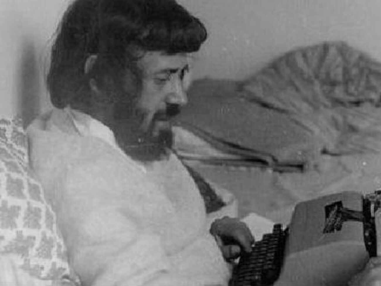 Уродженець Ленінграда, Волохонський був хіміком за освітою