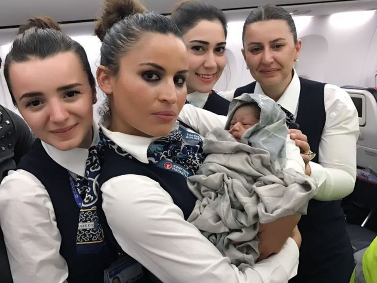 Екіпаж прийняв пологи в пасажирки