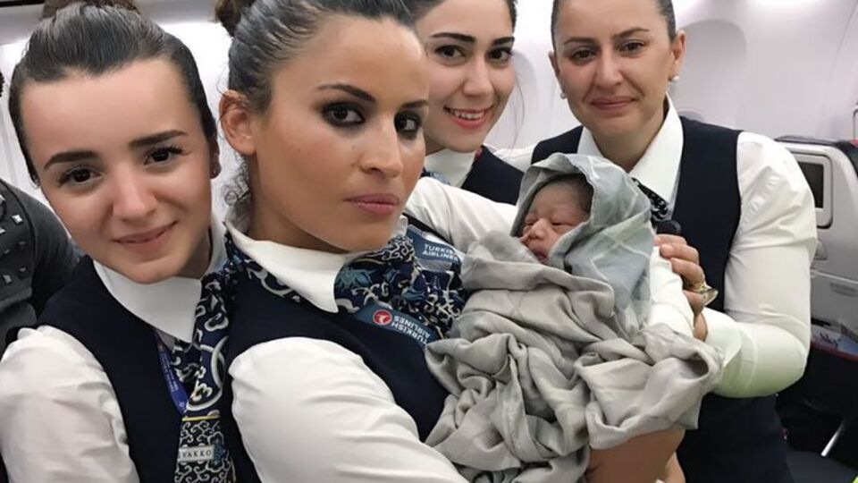 Экипаж принял роды у пассажирки