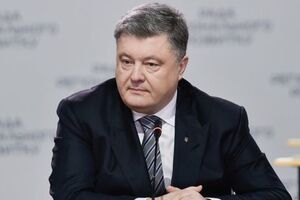 Порошенко: Горжусь, что украинский гимн сегодня трижды звучал в честь наших побед