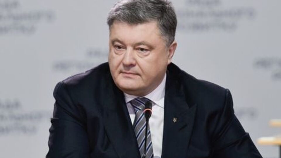 Порошенко: Горжусь, что украинский гимн сегодня трижды звучал в честь наших побед