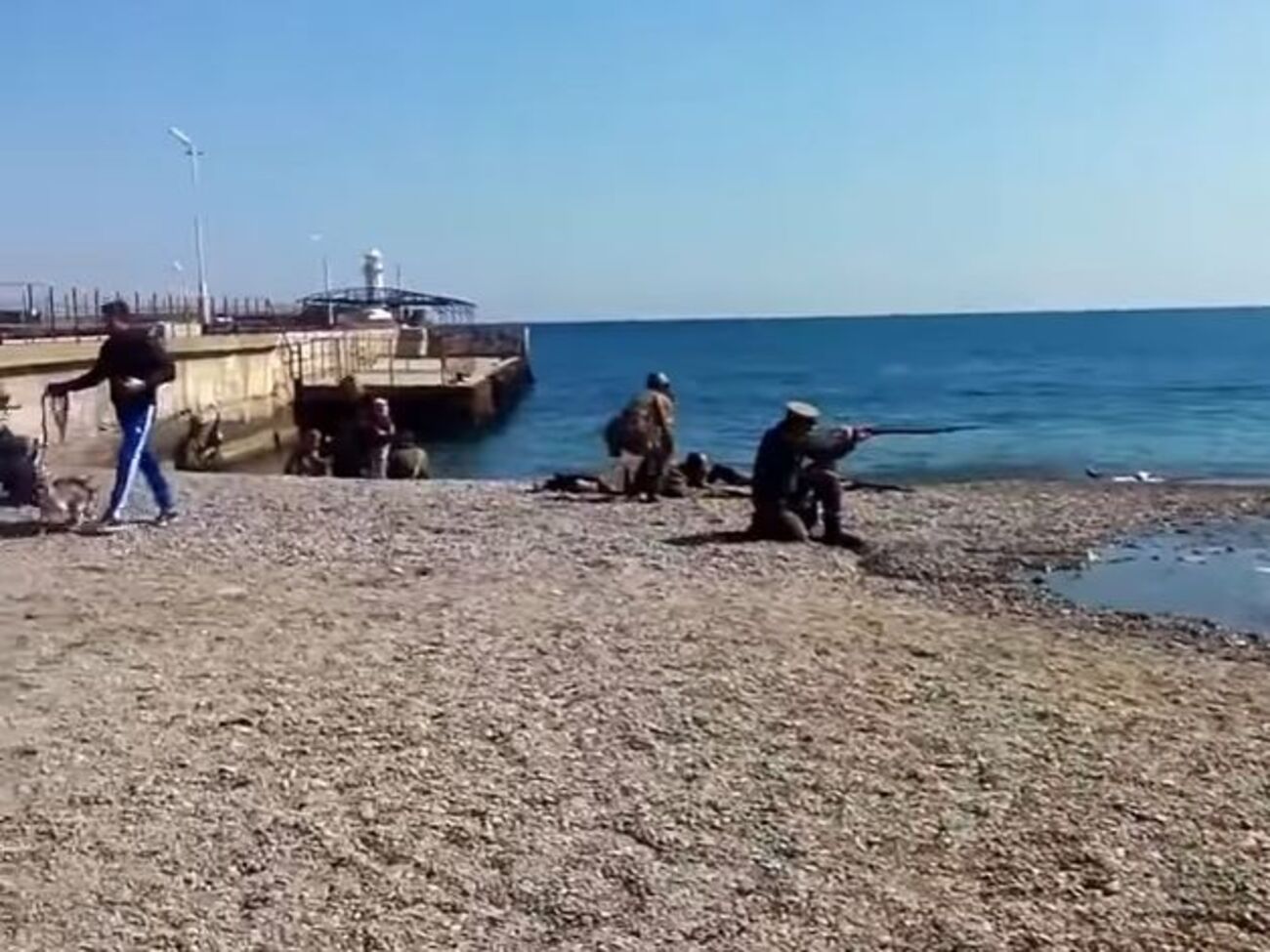 Защитники пляжа в Ялте