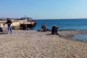 Защитники пляжа в Ялте