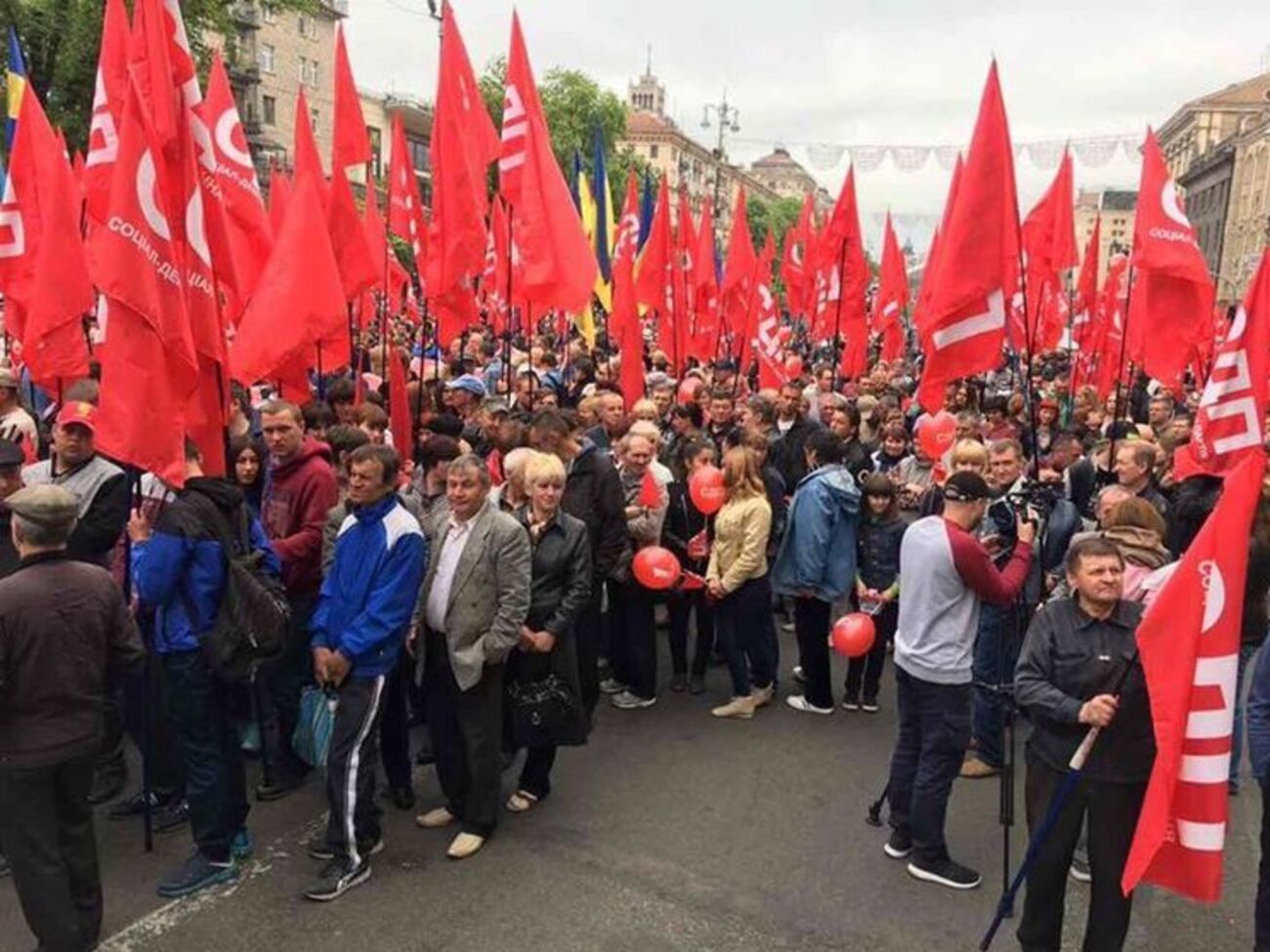 Митинг проходит на Европейской площади