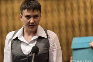 Не буду никого поздравлять ни с какими майскими праздниками. Сейчас каждый живет в своем коконе