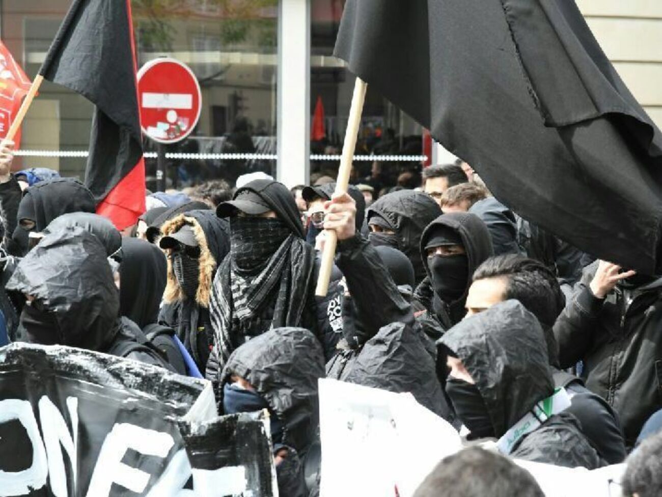 Полиция пока не идентифицировала нарушителей