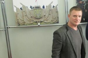 Екс-харків'янина Петрунька (на фото) підозрюють у нападі на Навального