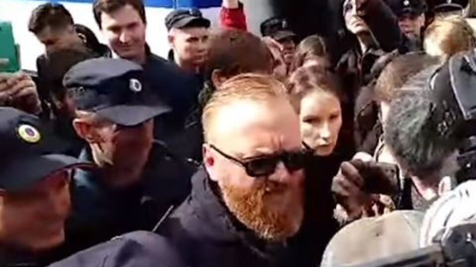 Правоохранители призывали демонстрантов не поддаваться на провокации