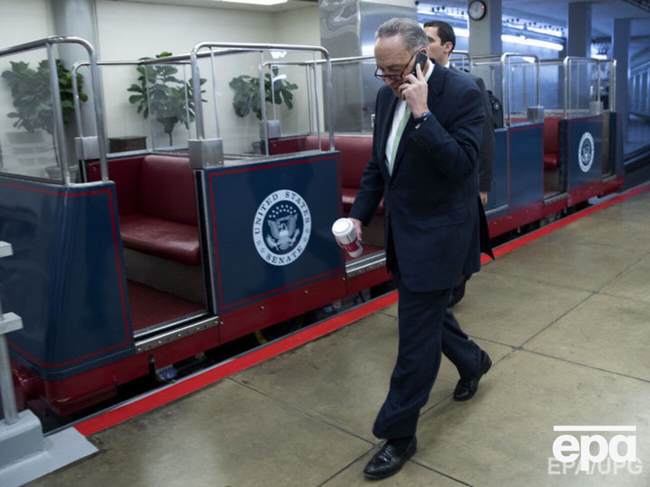 Шумер считает, что расследование связей администрации Трампа с РФ должно проходить независимо от Белого дома