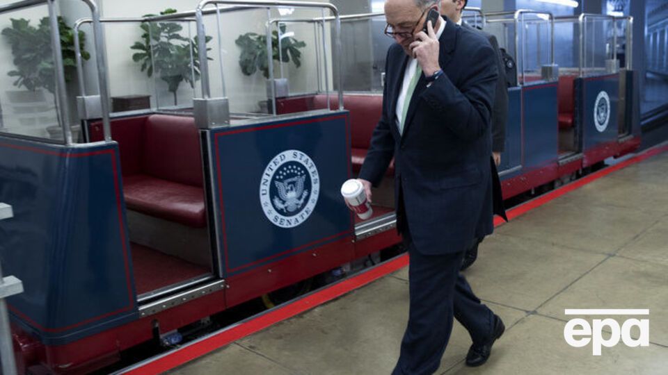 Шумер считает, что расследование связей администрации Трампа с РФ должно проходить независимо от Белого дома