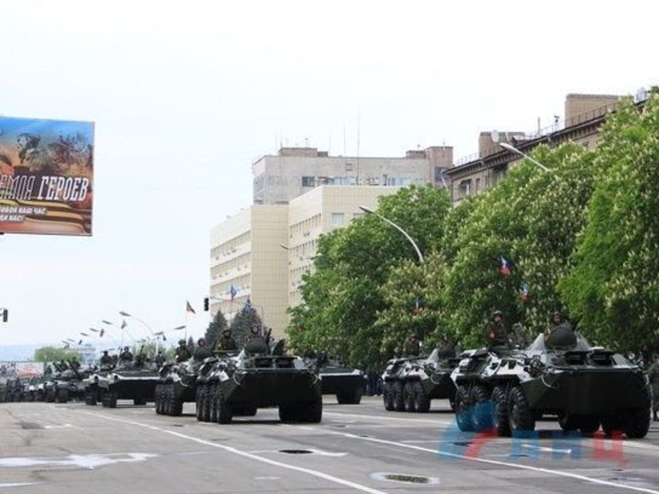 За даними розвідки, техніка бойовиків із параду вирушила на передову