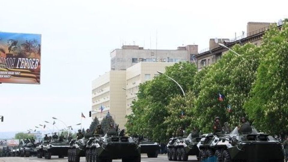 За даними розвідки, техніка бойовиків із параду вирушила на передову