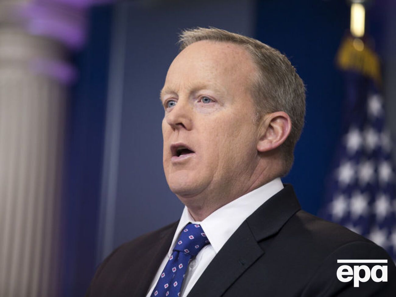 Спайсер укотре заперечує зв'язки Трампа з РФ