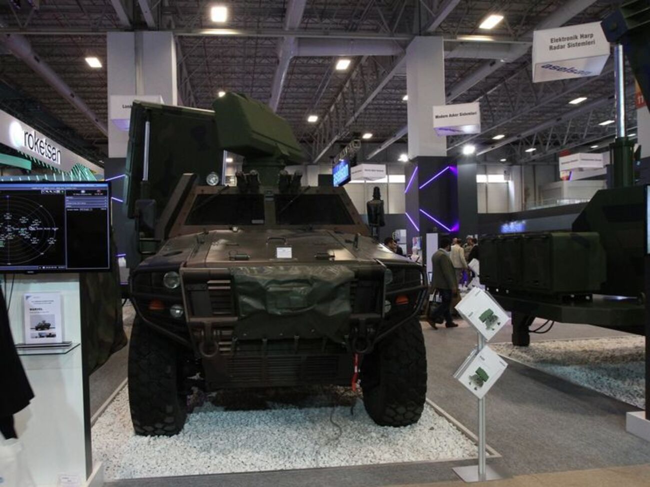 Олександр Турчинов опублікував фото з виставки озброєнь у Туреччині