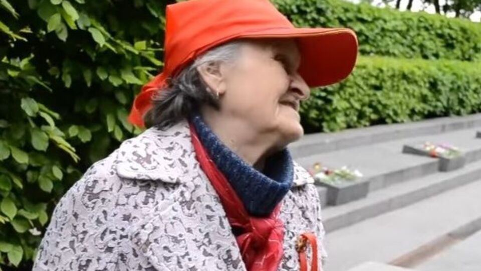 Пожилая женщина считает правильным убийство проукраинских активистов на Донбассе