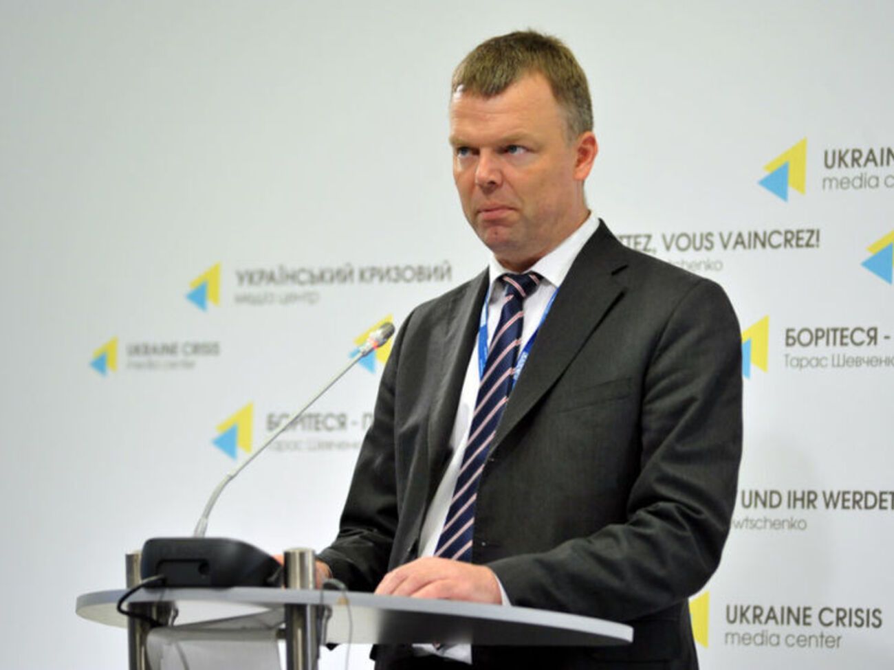 Хуг обвинил стороны конфликта в Украине в несоблюдении Минских соглашений