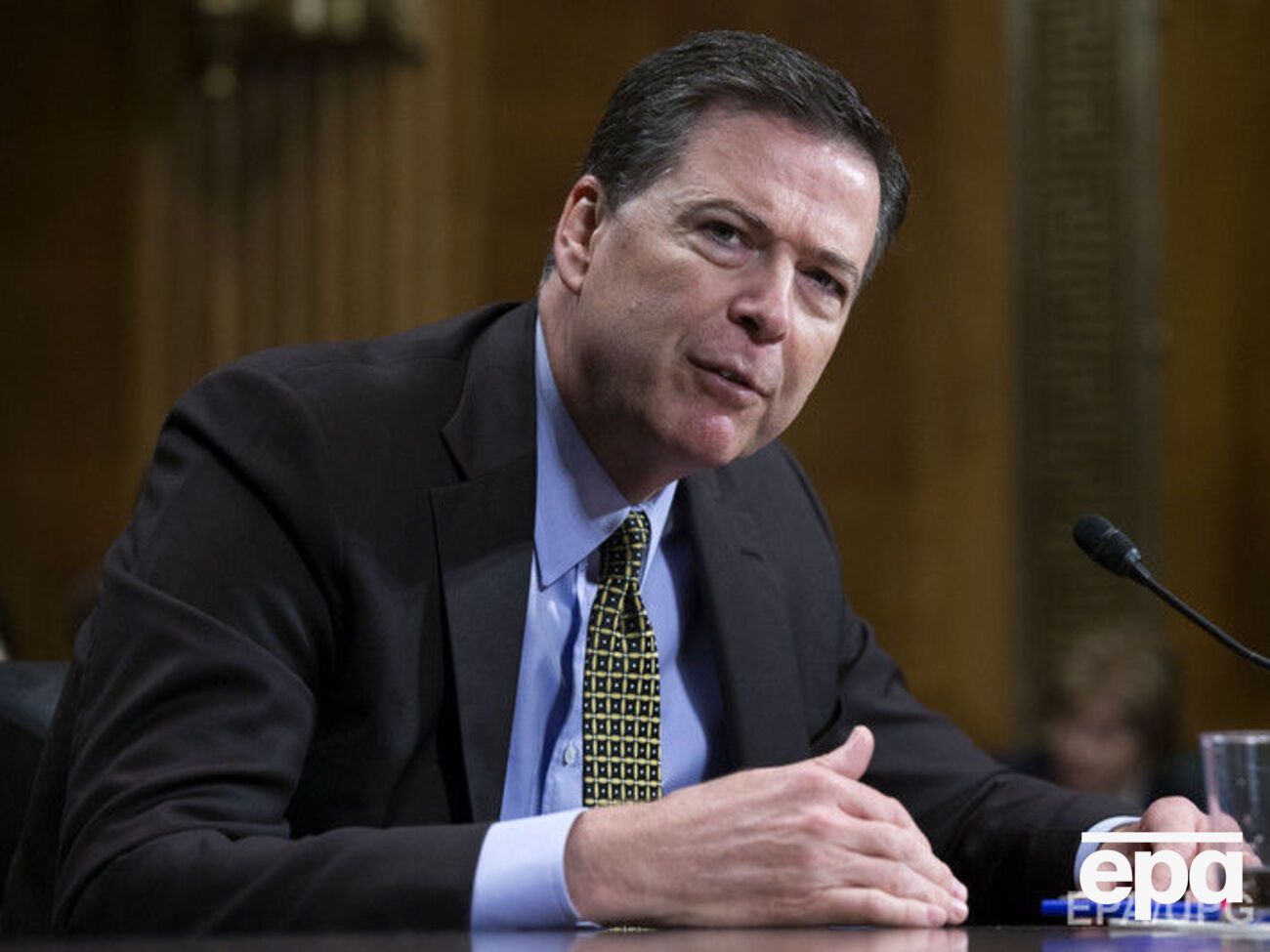 Комі зазначив, що "в період нестабільності американський народ повинен бачити у ФБР опору компетентності, чесності й незалежності"