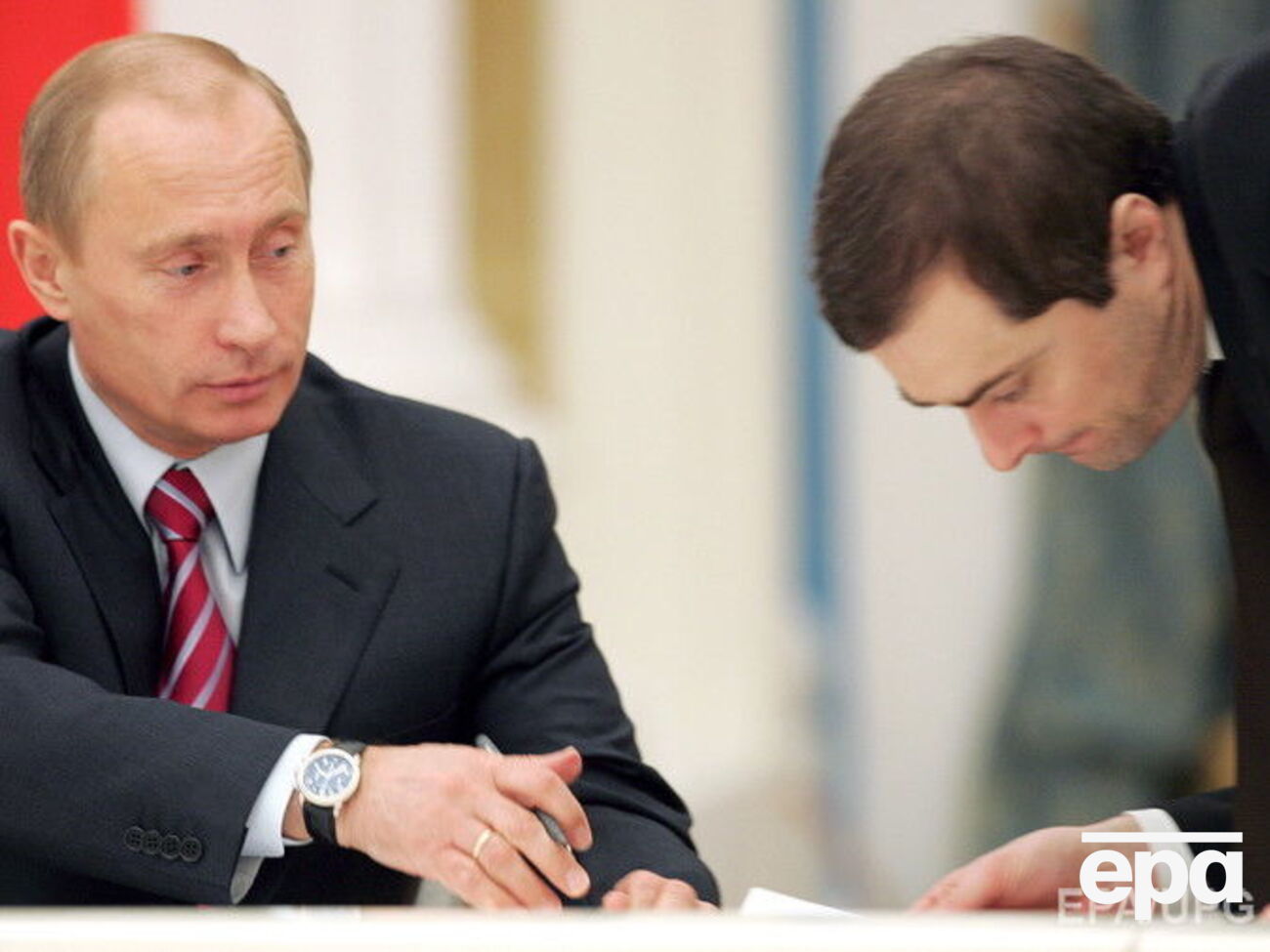 П'ять джерел підтвердили агентству, що помічник Путіна Сурков регулярно зустрічається з лідерами сепаратистів, як на окупованій території, так і в Росії