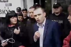 До мітингувальників вийшов представник Міністерства внутрішніх справ