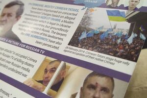 Присвячені українським політв'язням у РФ листівки, які роздають на "Євробаченні"