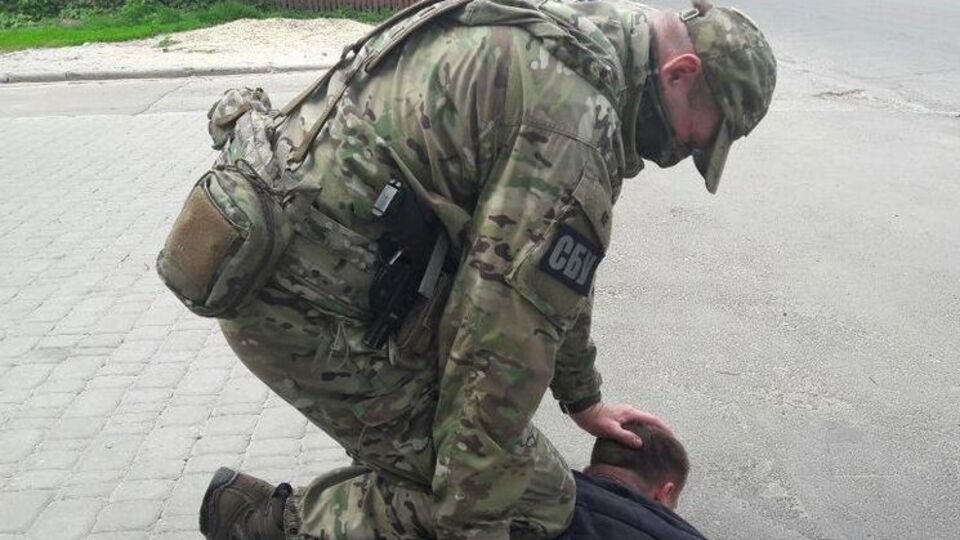 СБУ задержала капитана полиции, собиравшего дань с проституток