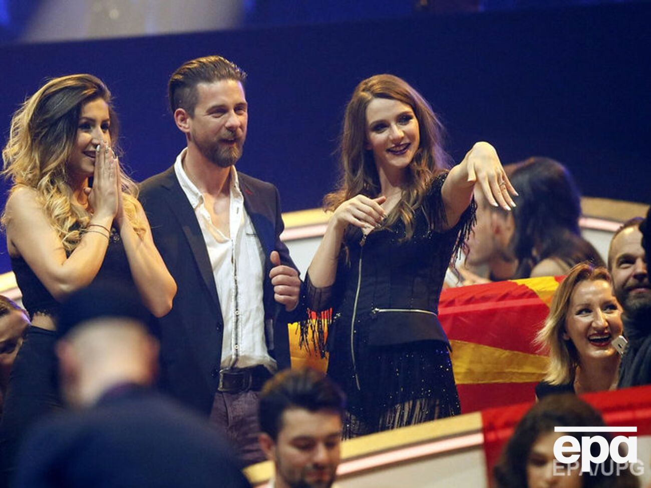 Співачці зробили пропозицію в прямому ефірі