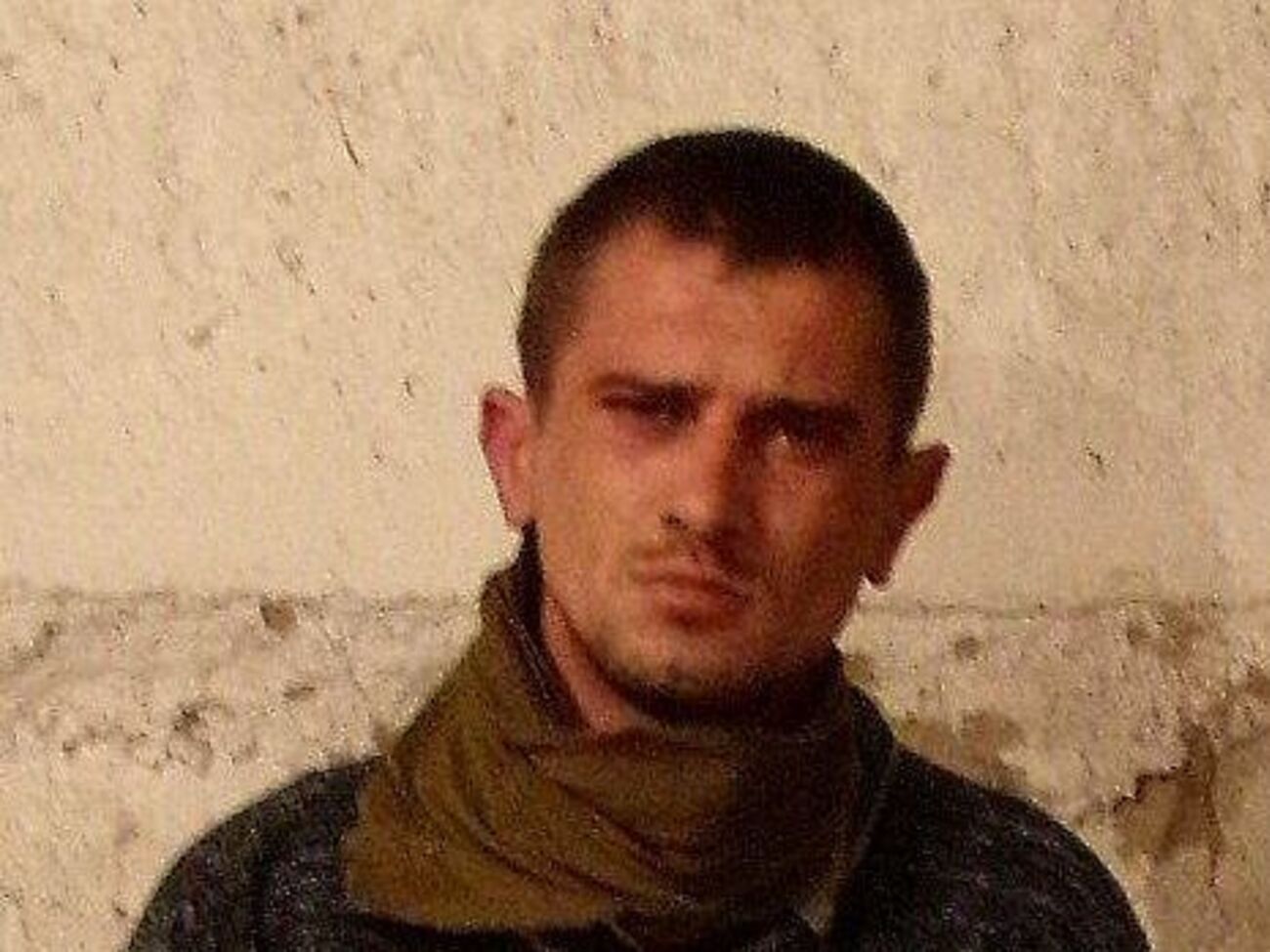 Українські військові затримали бойовика, який мав із собою зброю, боєприпаси і військове спорядження