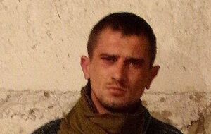 Українські військові затримали бойовика, який мав із собою зброю, боєприпаси і військове спорядження