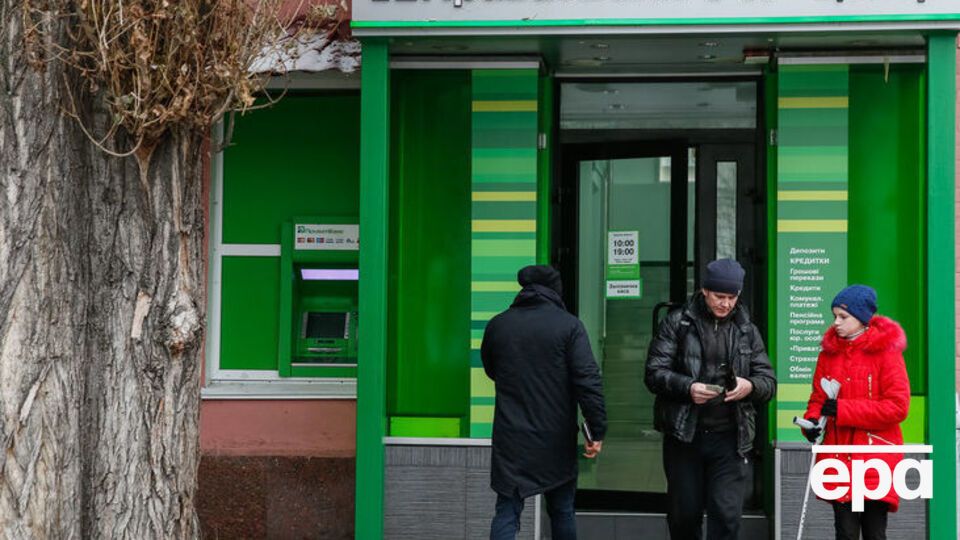 "ПриватБанк" выдавал десятки кредитов фирмам неясного происхождения, заявляют журналисты "Схем"