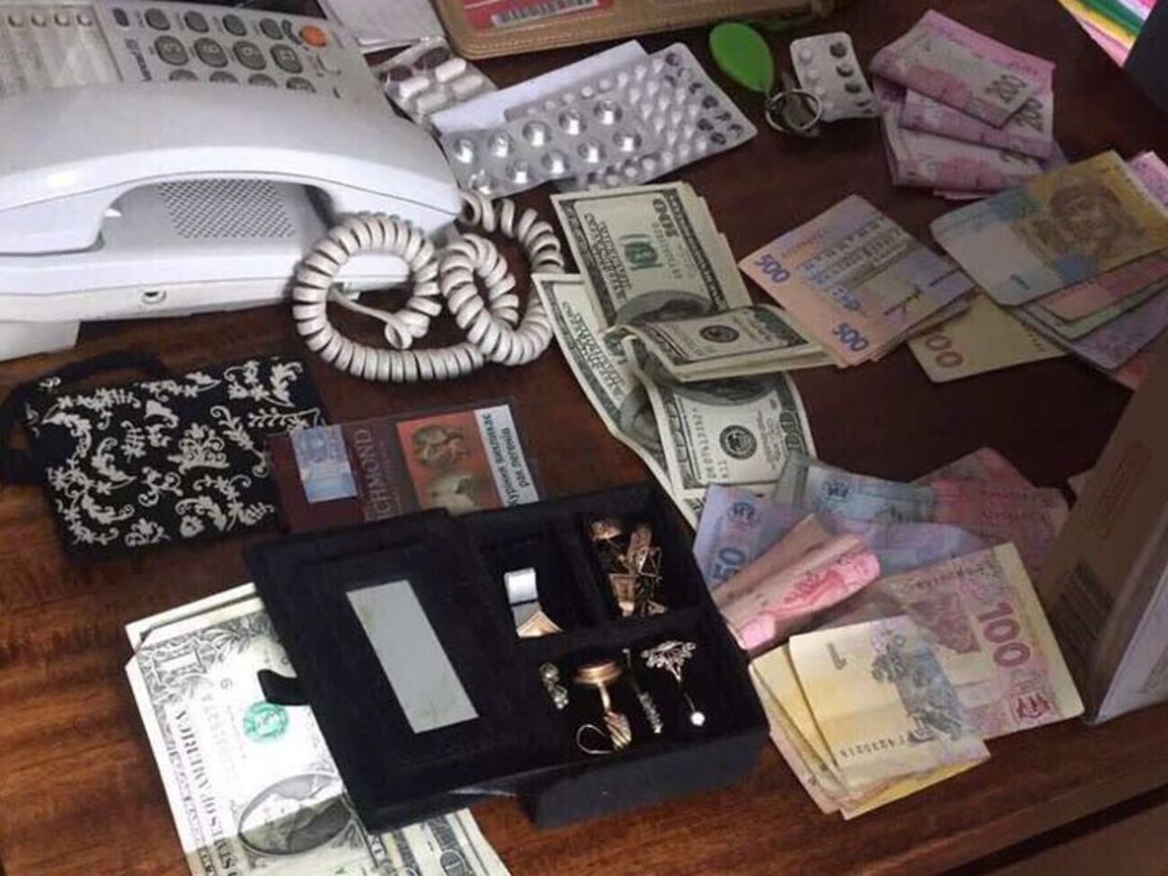 Аваков: Чиновник на чолі групи осіб торгував за долари правами на земельні ділянки вздовж Дунаю