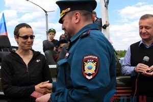 Чичериной вручил паспорт так называемый министр внутренних дел "ЛНР"