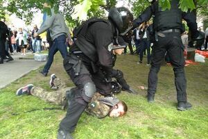 9 травня у Дніпрі відбулися сутички між учасниками масових акцій і поліцією