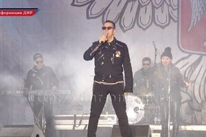 Во время концерта, посвященного "дню республики", Буйнов исполнил песню про летчиков