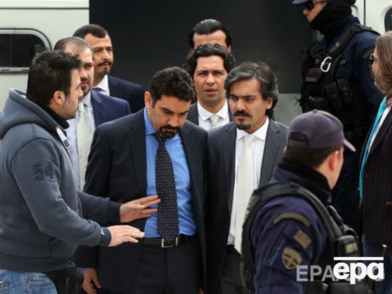 Военные турецкой армии бежали из страны на вертолете после провала попытки государственного переворота 15 июля 2016 года