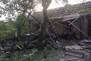 Снаряд, випущений бойовиками "ДНР", зруйнував будинок в Авдіївці