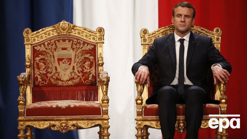 Макрон сегодня посетит Берлин