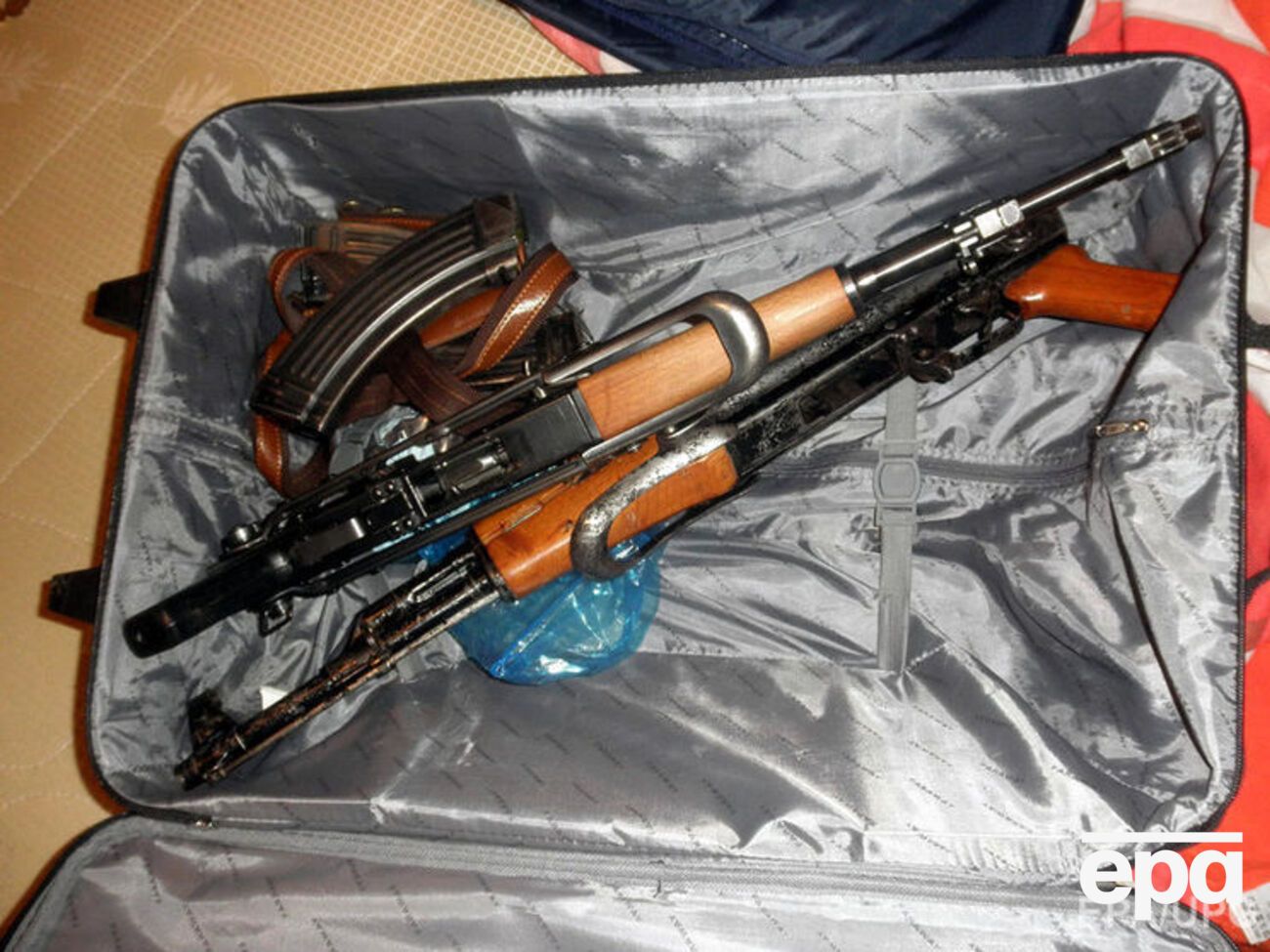 Военный открыл огонь из Калашникова
