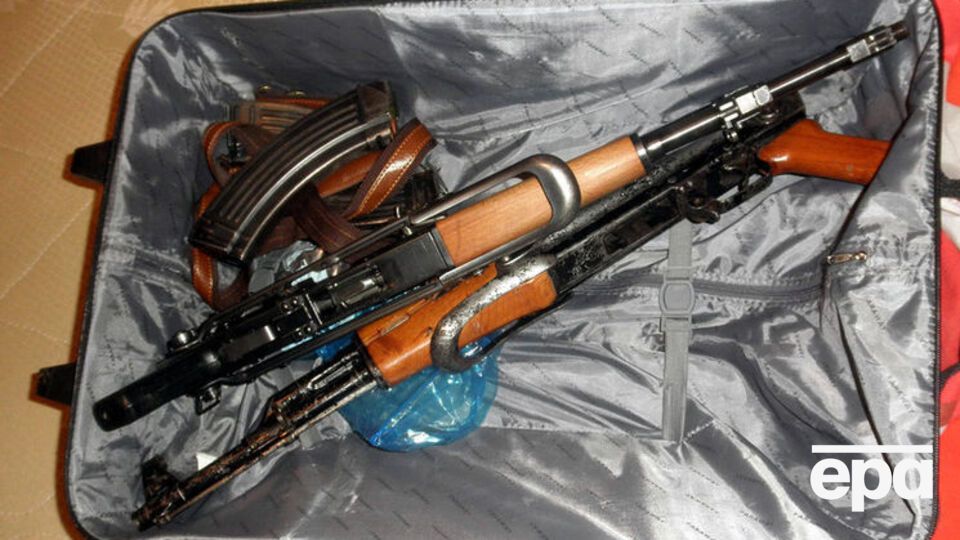 Военный открыл огонь из Калашникова