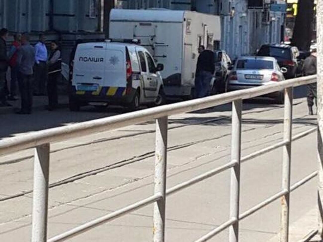 В Минфине обратили внимание на фургон, номерные знаки которого, возможно, поддельные