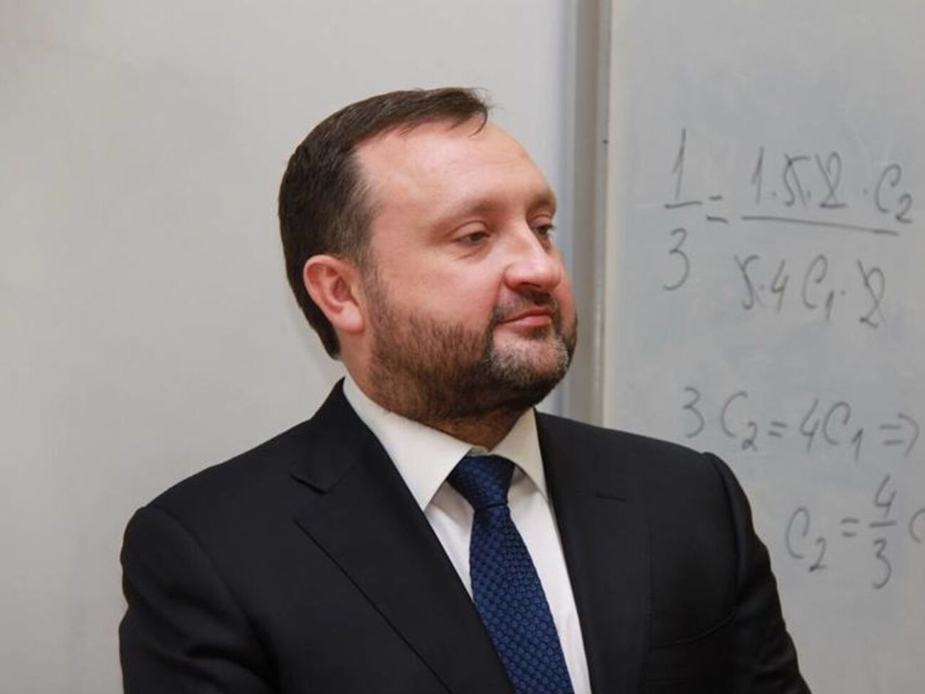 На початку травня Генпрокуратура надіслала Арбузову повідомлення про підозру