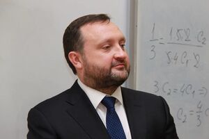 На початку травня Генпрокуратура надіслала Арбузову повідомлення про підозру
