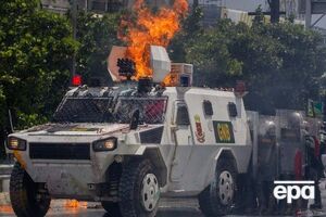 Протестувальники у Венесуелі використовують "коктейлі Молотова" проти поліцейських